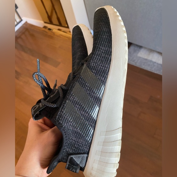 Adidas womens 8 sneakers - Picture 2 of 3